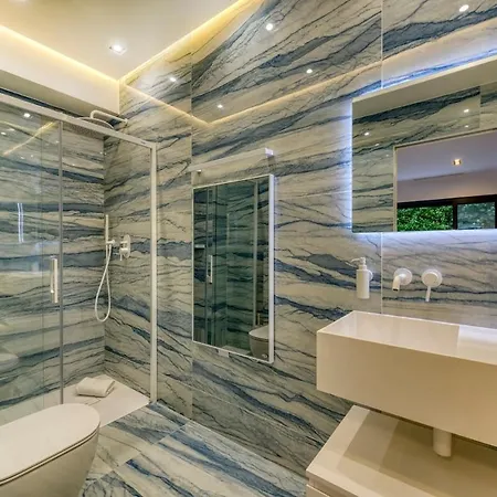 Villa Jaliel I French Riviera I 270m2 I I 10 Minutes Du Centre-ville I 12 Personnes *