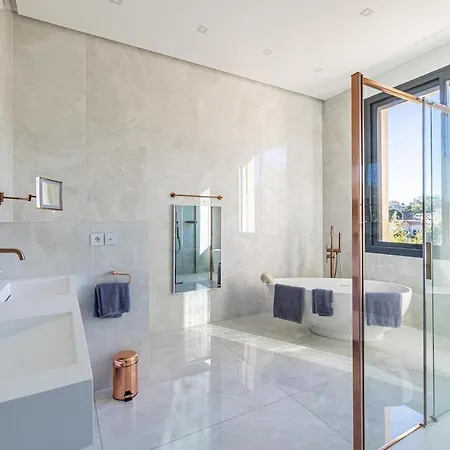 Villa Jaliel I French Riviera I 270m2 I I 10 Minutes Du Centre-ville I 12 Personnes *